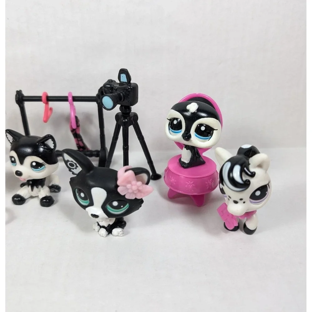 Littlest Pet Shop Blythe Fashion Shoot NEARLY COMPLETE Black & White Collection